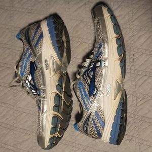 Brooks GTS 12 . SIZE 10.5